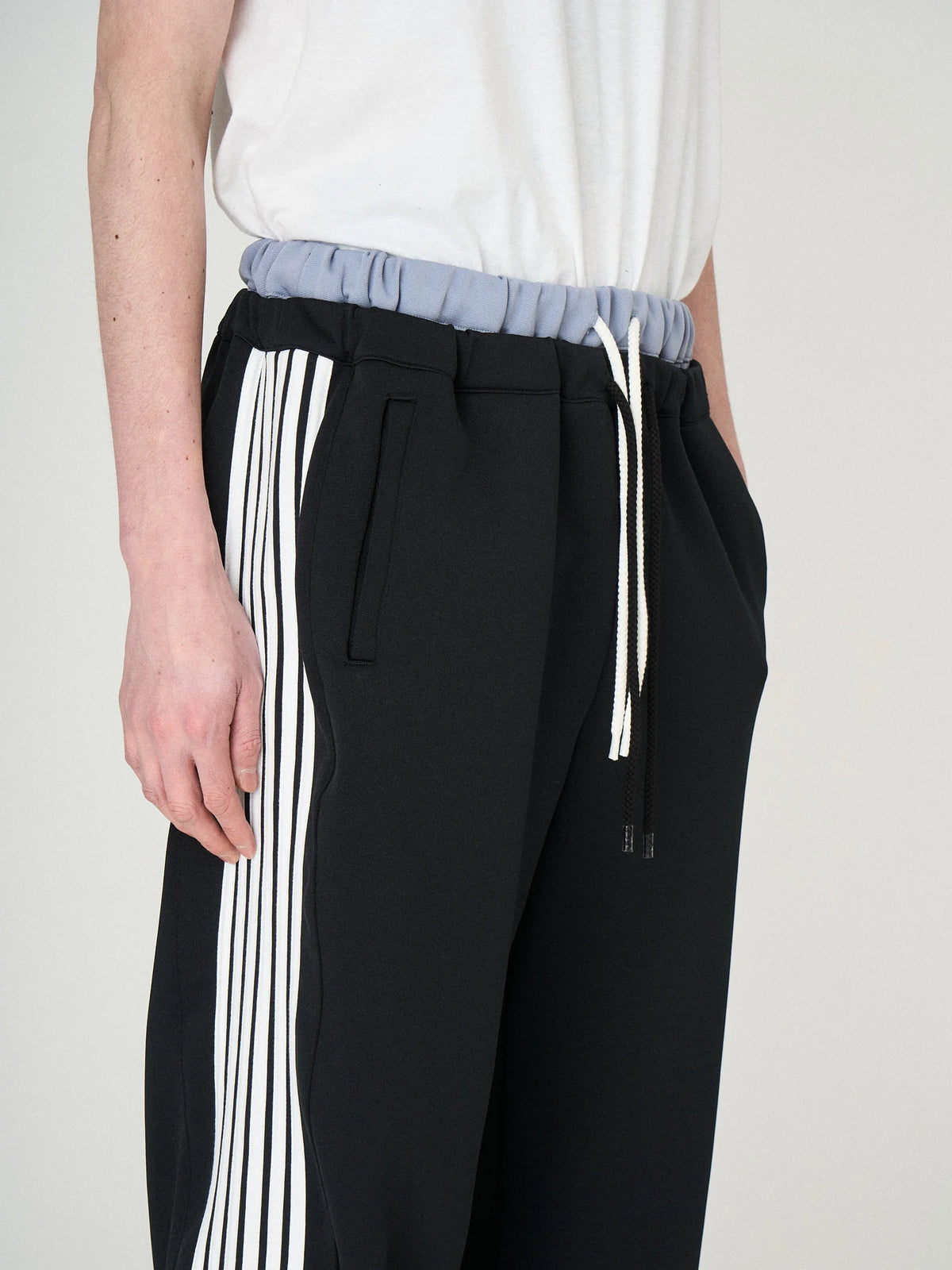 LINE CHINA PANTS|BLACK
