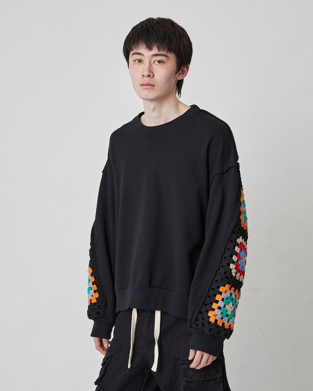 CROCHET SLEEVE SWEAT｜BLACK