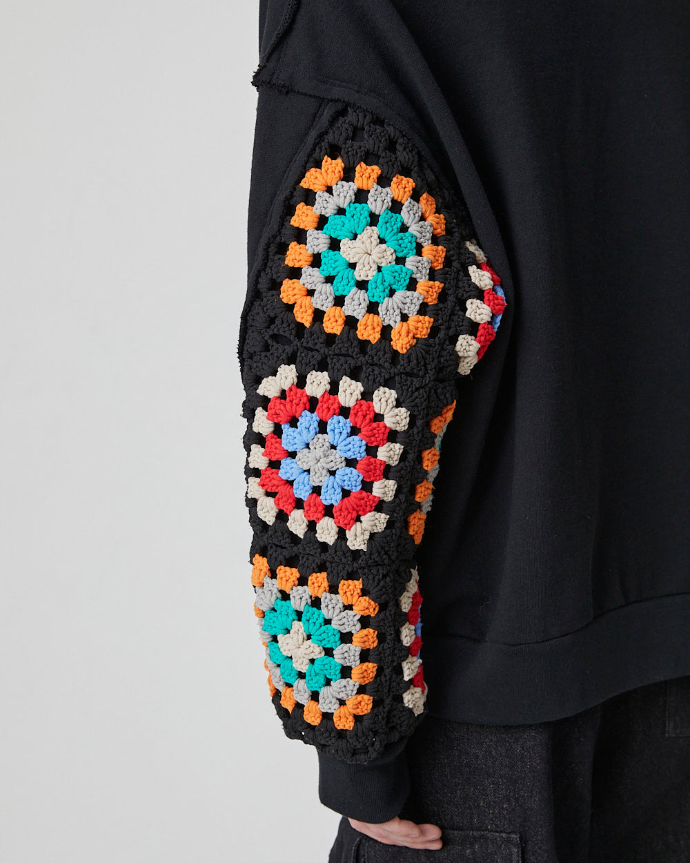 CROCHET SLEEVE SWEAT｜BLACK-thumbmail-6